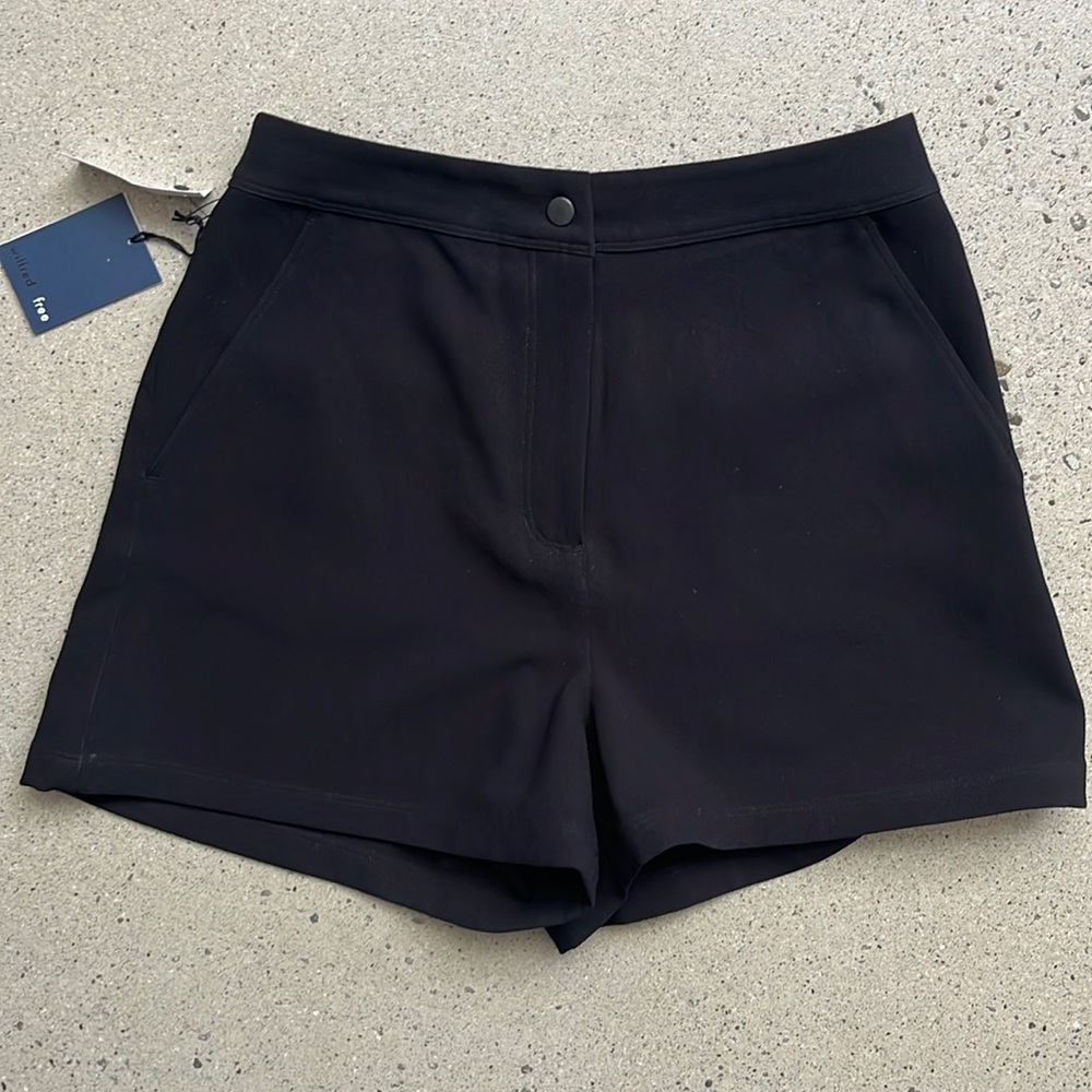 Aritzia Wilfred Free Black Crepe Katana Shorts